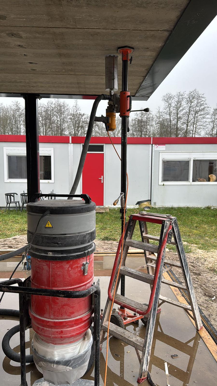 Kernboren met stofafzuiging